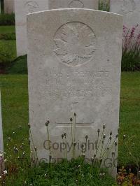Etaples Military Cemetery - Edwards, B H